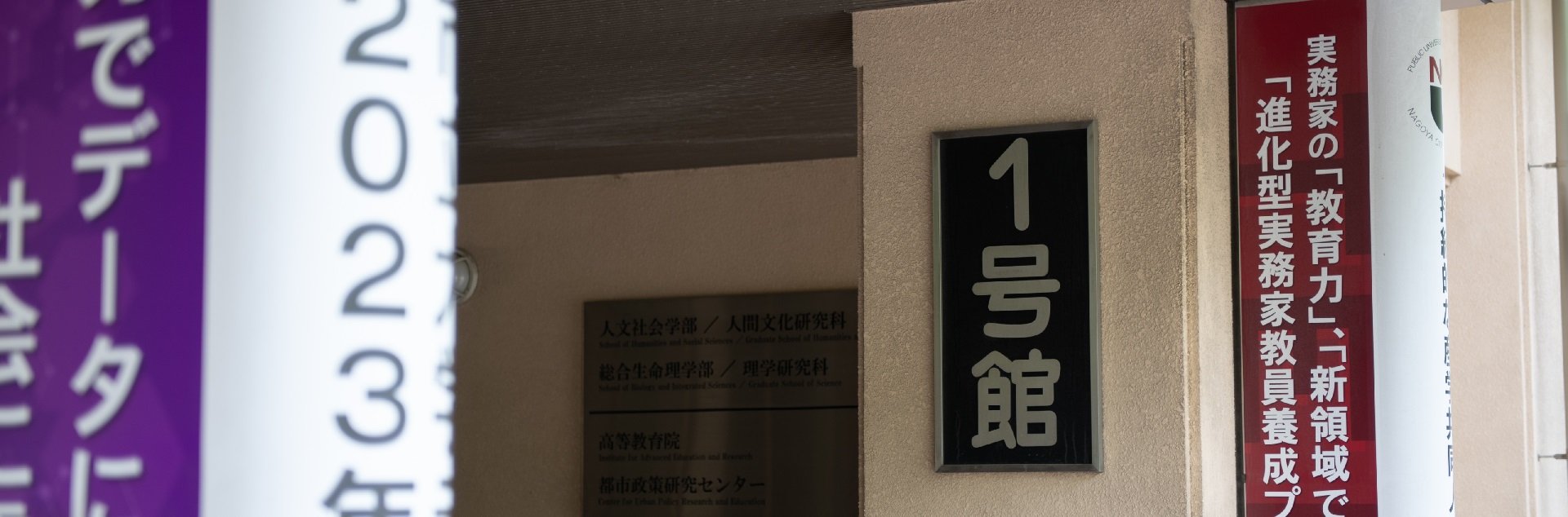 フッターへ
